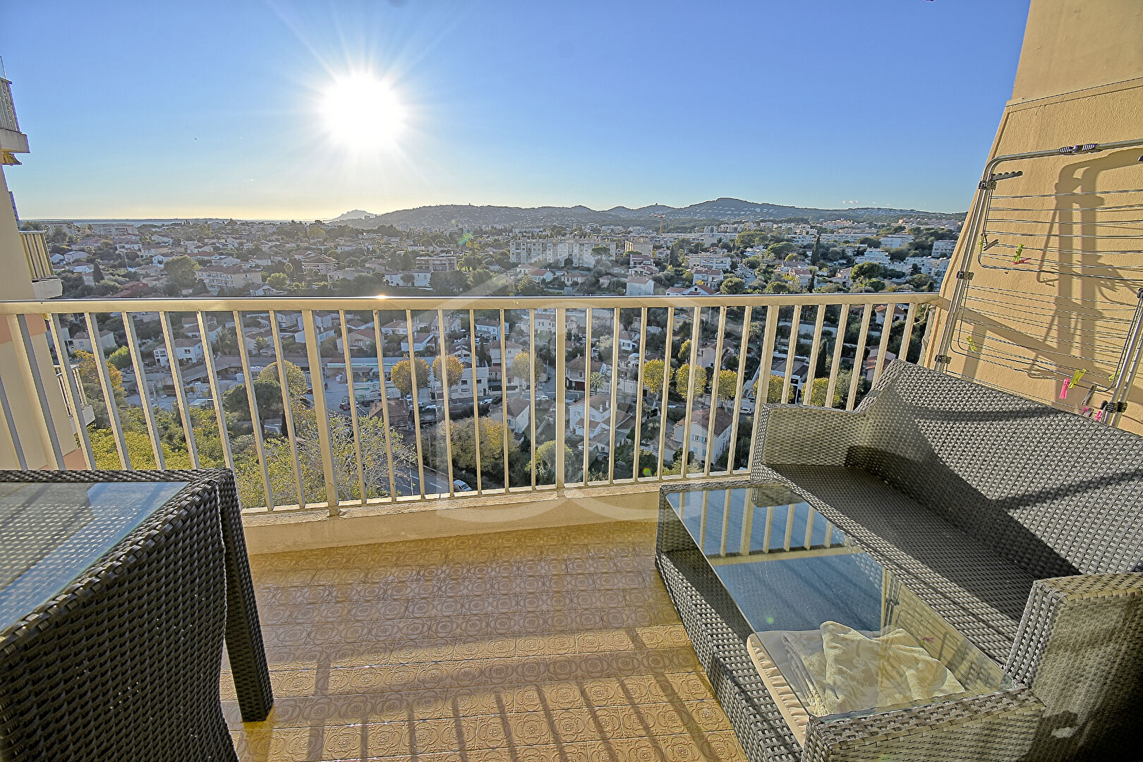 Studio Meublé avec terrasse – Vue panoramique
