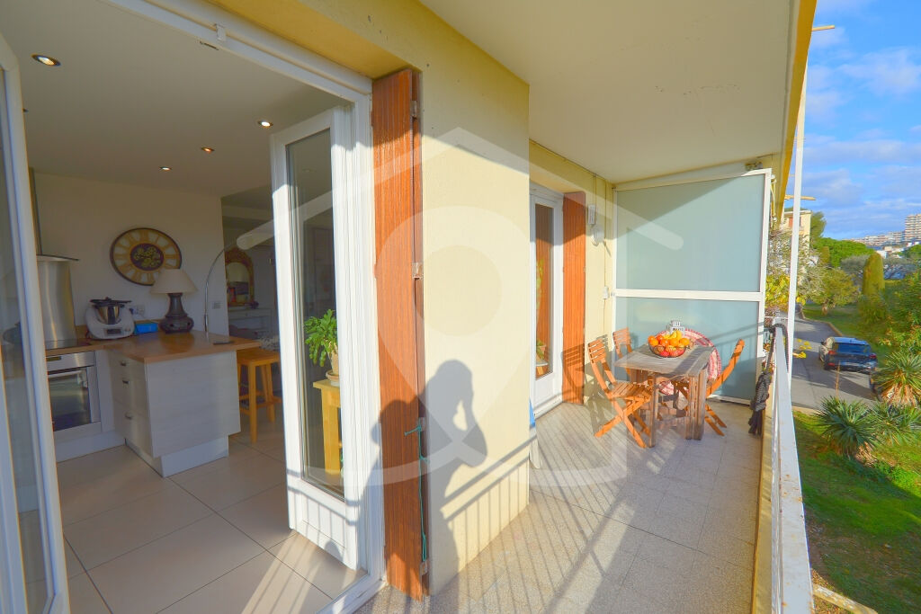 Antibes La Colle – 3P traversant – Aperçu mer – Parking