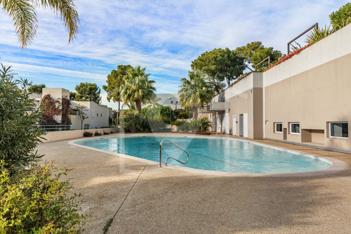 Antibes – Vente NUE PROPRIETE – Piscine – Sud – Double garage