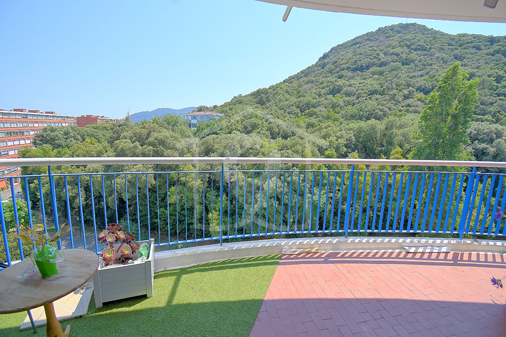 F2 MANDELIEU LA NAPOULE Proche mer – Vue dominante sur l’Esterel