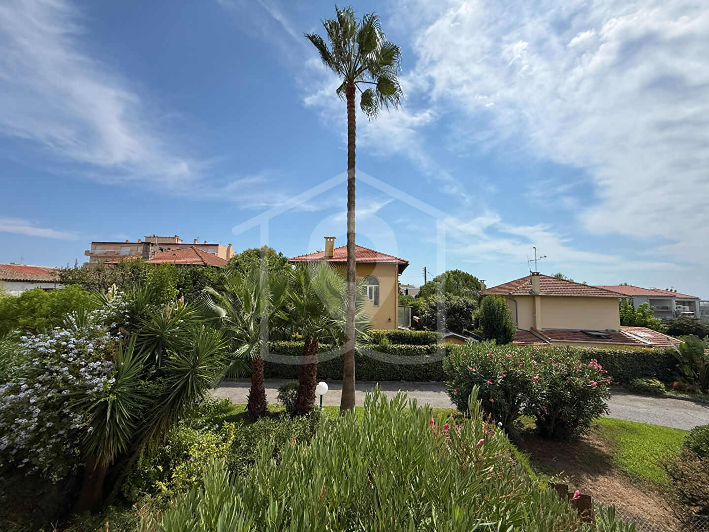 BIJOU PLAGE – Studio – Grande terrasse – Sud – Calme – Parking