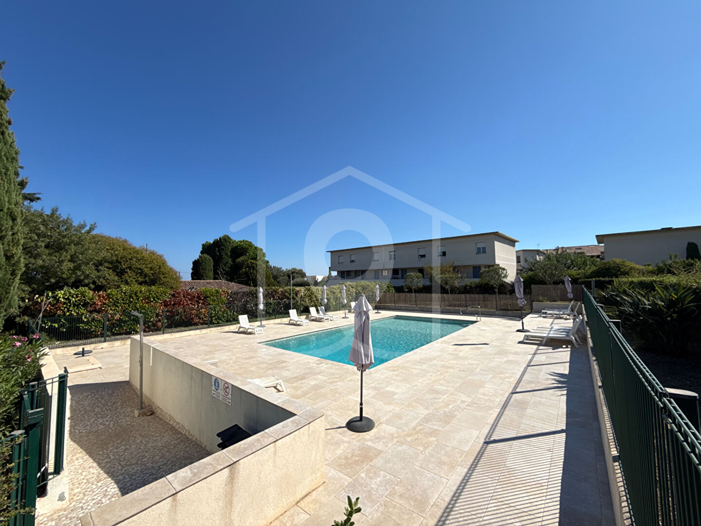 Exclusif – Bréguières – 2P en rdj – Piscine – Sud – Calme – Parking